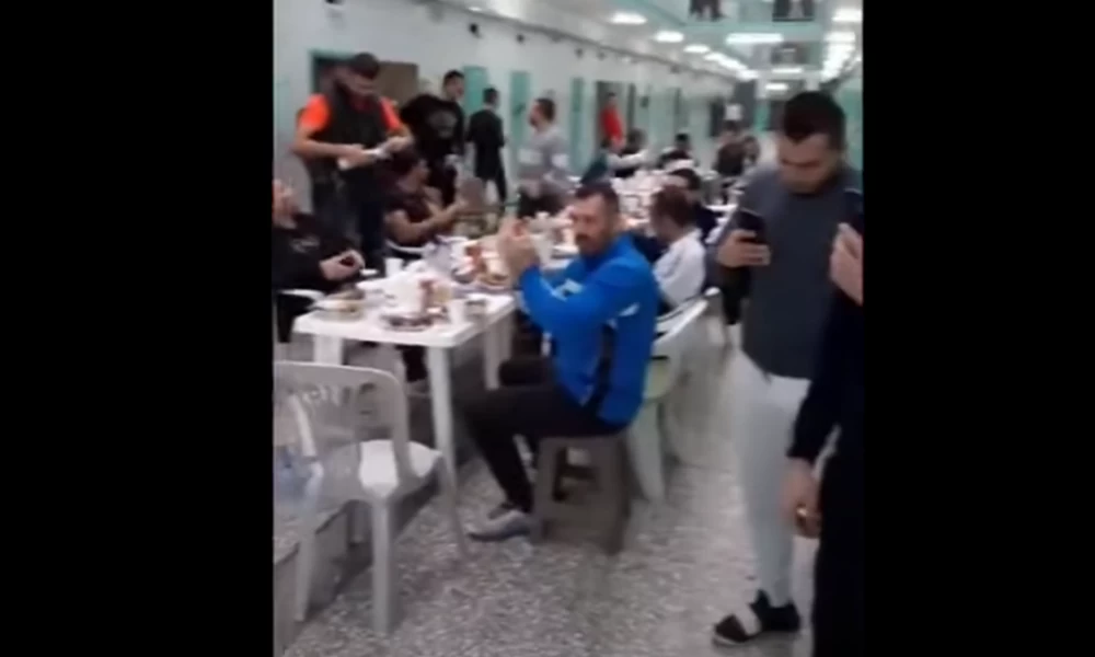 Ξέφραγο αμπέλι ο Κορυδαλλός: Ξέφρενο πάρτι των κρατουμένων